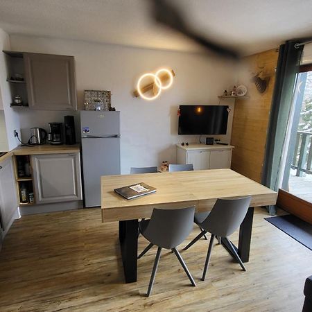 Appartement 4 A 6 Personnes - Chalets D'Aurouze - La Joue Du Loup Ле-Деволюи Экстерьер фото