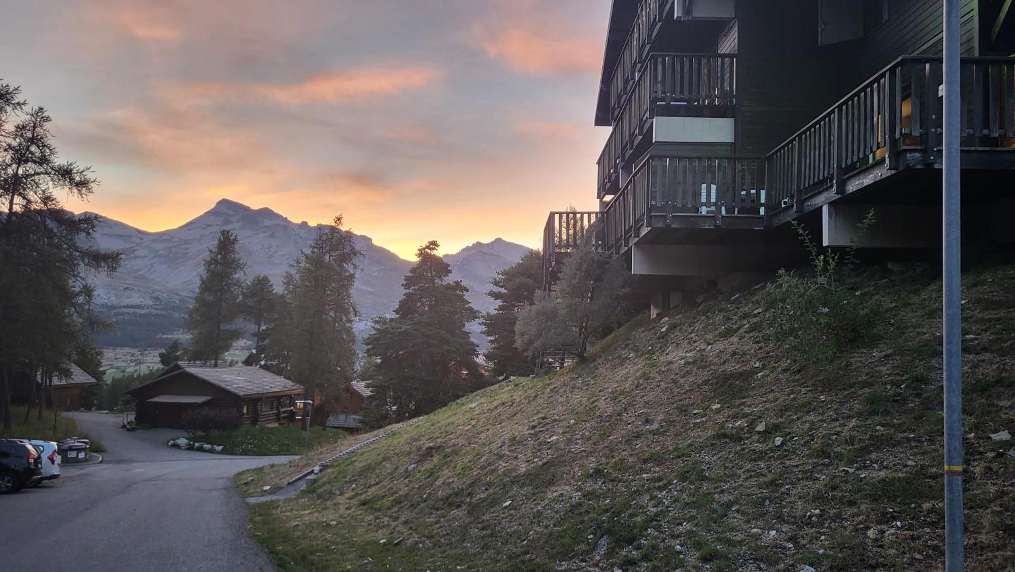 Appartement 4 A 6 Personnes - Chalets D'Aurouze - La Joue Du Loup Ле-Деволюи Экстерьер фото