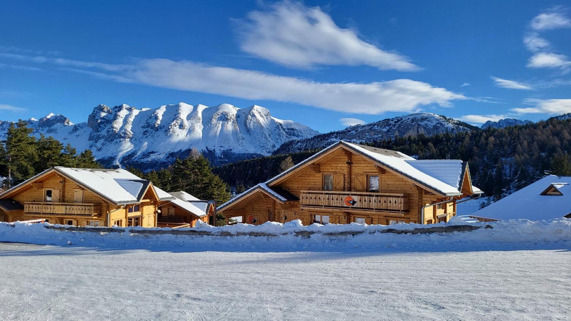 Appartement 4 A 6 Personnes - Chalets D'Aurouze - La Joue Du Loup Ле-Деволюи Экстерьер фото