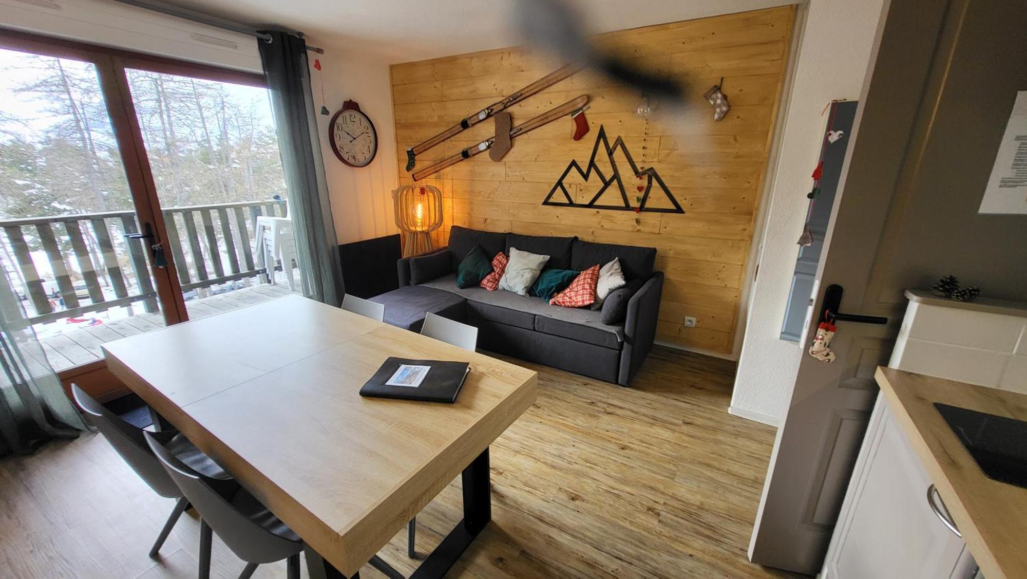 Appartement 4 A 6 Personnes - Chalets D'Aurouze - La Joue Du Loup Ле-Деволюи Экстерьер фото