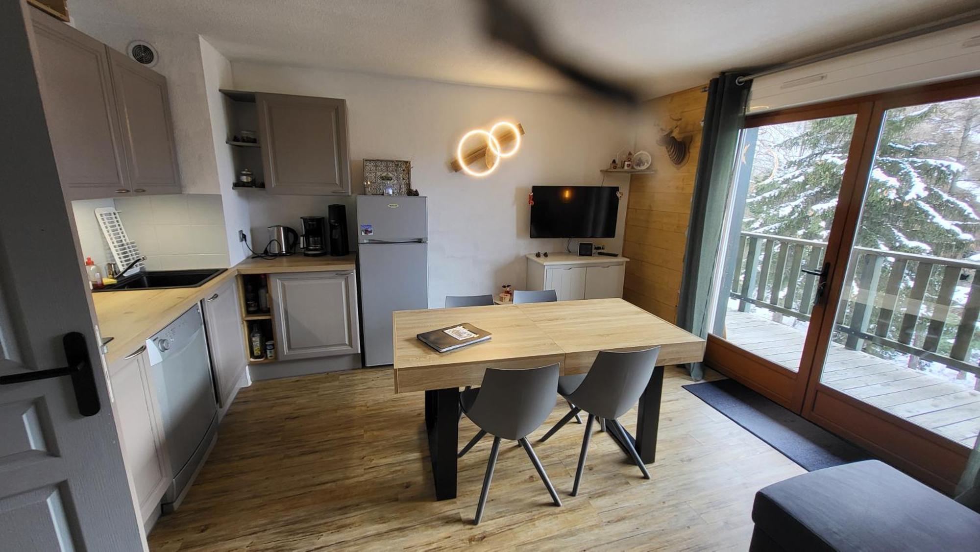Appartement 4 A 6 Personnes - Chalets D'Aurouze - La Joue Du Loup Ле-Деволюи Экстерьер фото