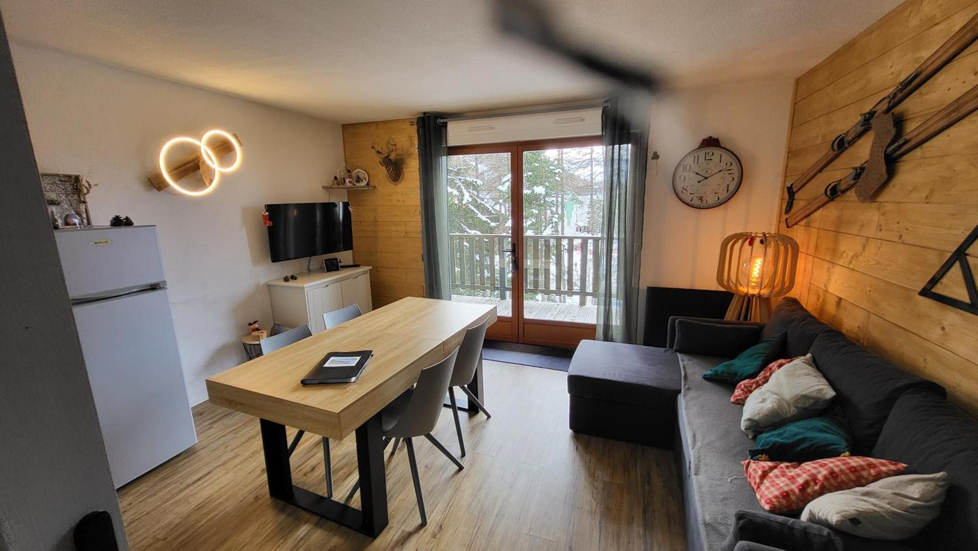 Appartement 4 A 6 Personnes - Chalets D'Aurouze - La Joue Du Loup Ле-Деволюи Экстерьер фото